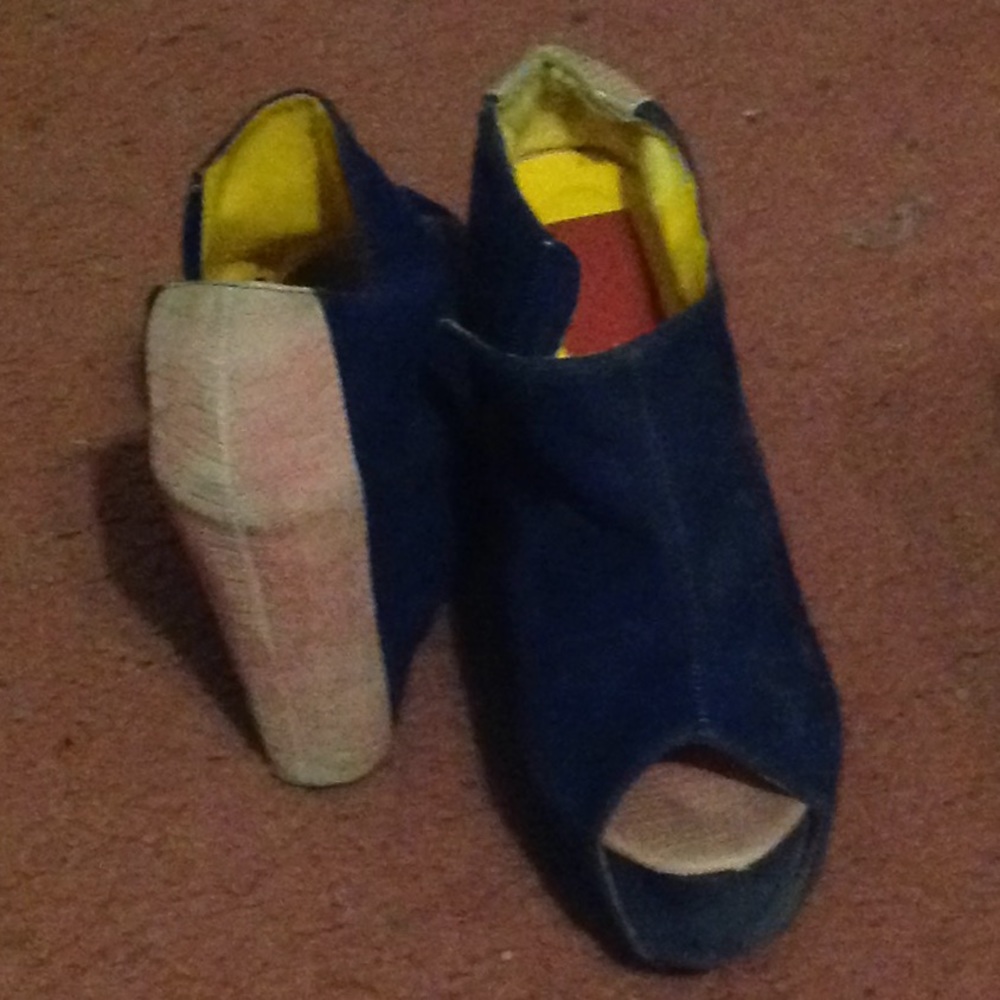 Violet Velvet Wedges